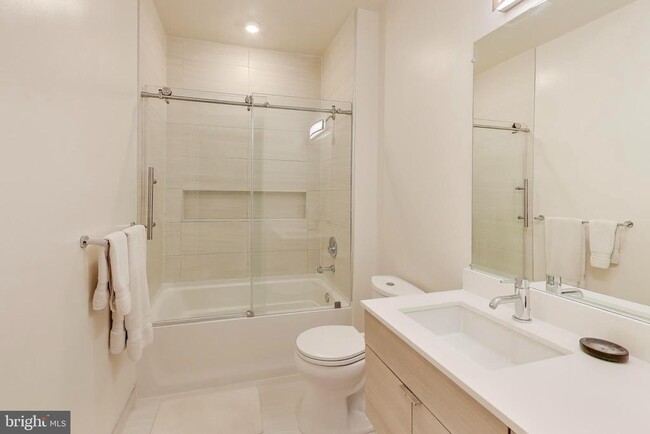 Building Photo - 1550 11th St NW