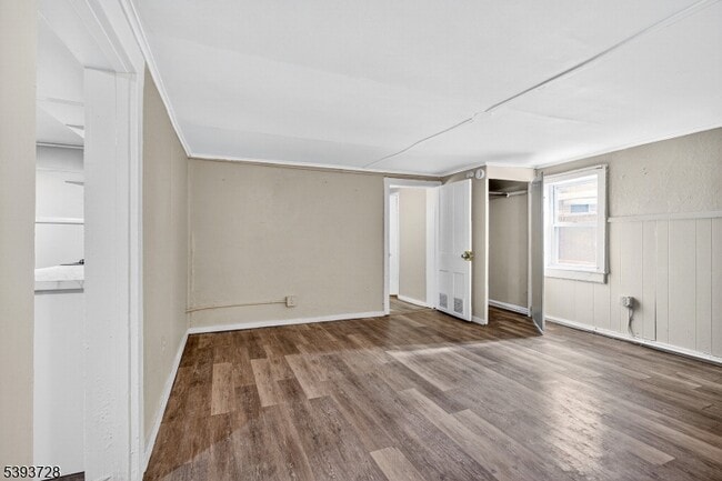 Building Photo - 148 Davenport St