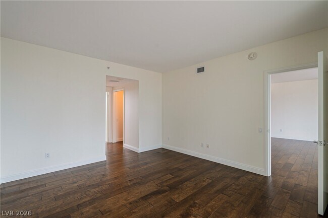 Building Photo - 222 E Karen Ave