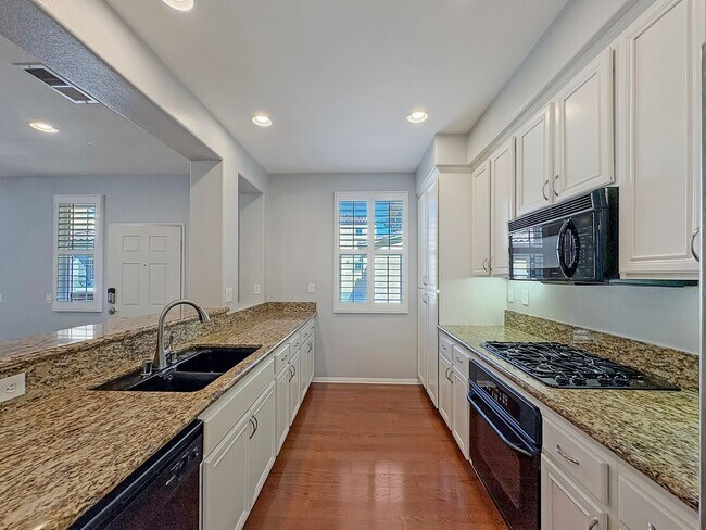 Building Photo - Beautiful 2B/2.5BA located in Santee!