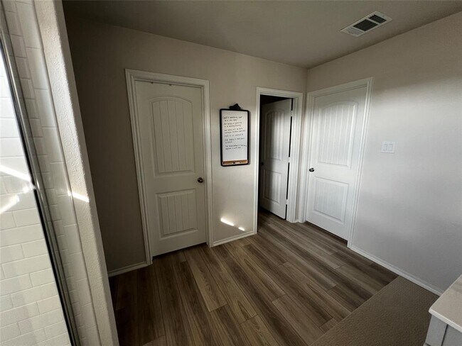 Building Photo - 1009 Marvin Wy