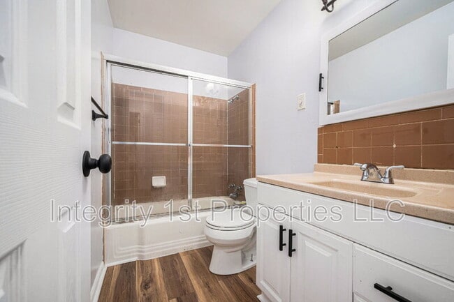 Building Photo - 4202 N Askew Ave