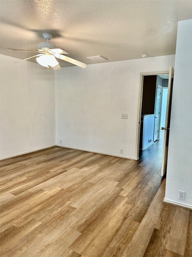 Building Photo - 29740 Sullivan Oaks Dr