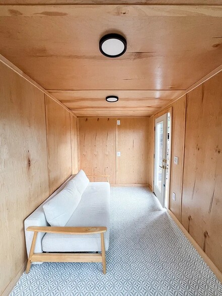 Building Photo - 647 Academy Rd