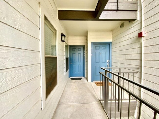 Building Photo - 6000 Shepherd Mountain Cove