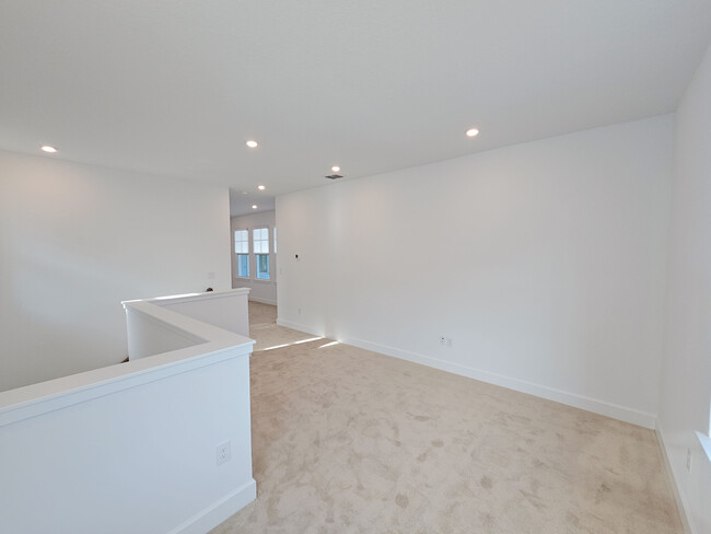 Building Photo - 408 E Oak Ave