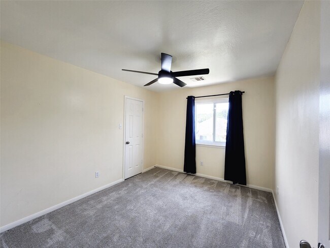 Building Photo - 7206 Bethany Bay Dr