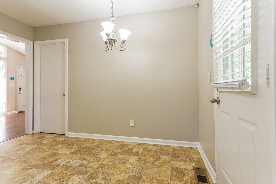 Building Photo - 20 Moonglow Dr