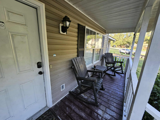 Building Photo - 4331 Roswell Dr