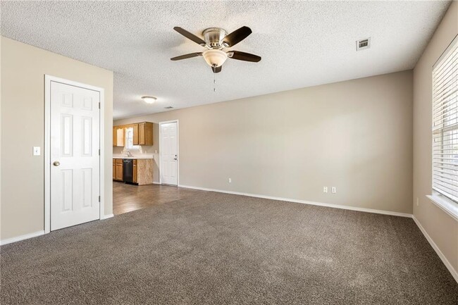 Building Photo - 2502 Parkcrest Dr