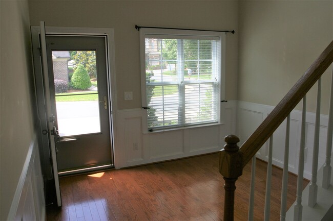 Building Photo - Renovated Townhouse In Winston-Salem