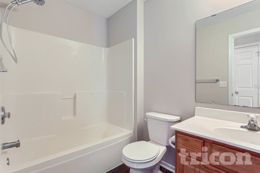 Building Photo - 10065 42nd St NE