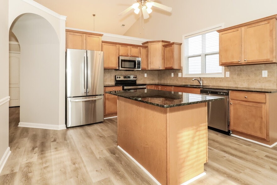 Building Photo - 949 Simonton Glen Dr SE