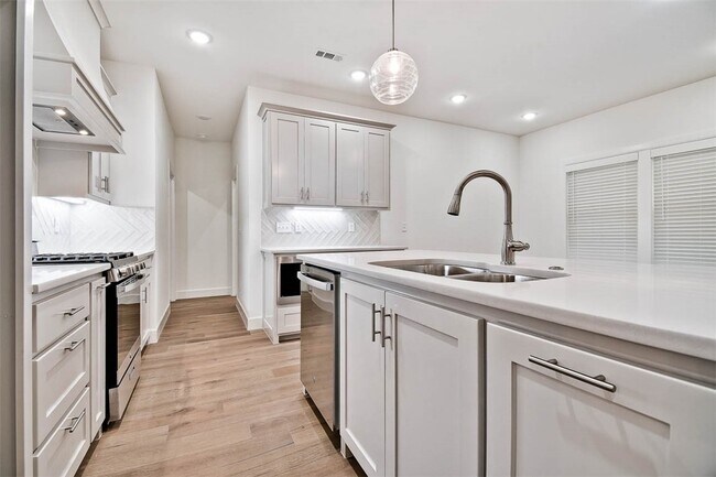 Building Photo - 30 Clevelys Ln