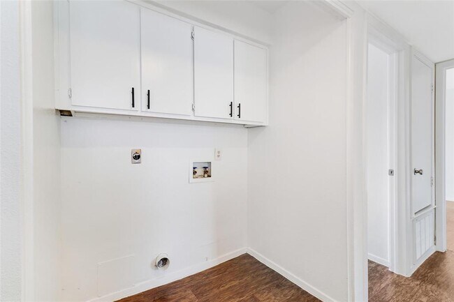 Building Photo - 5729 Pinon Vista Dr