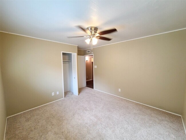 Building Photo - 4130 Santa Barbara Dr