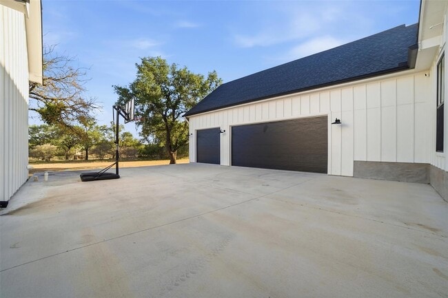 Building Photo - 23937 Oscar Rd