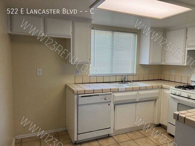 Building Photo - 522 E Lancaster Blvd