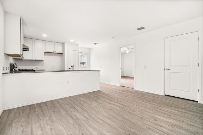 Building Photo - 10119 Ana Hts