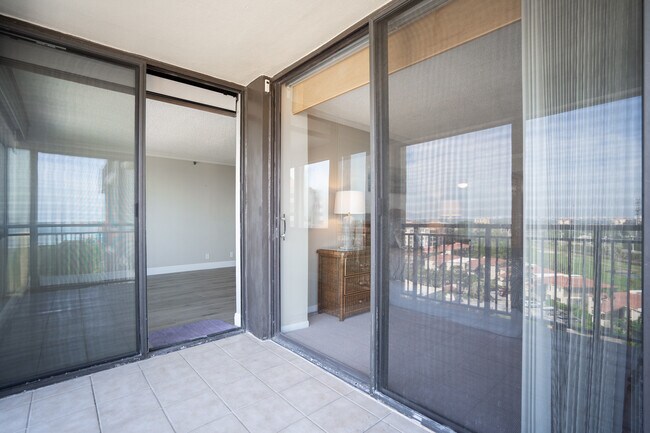 Building Photo - 6372 Palma Del Mar Blvd S