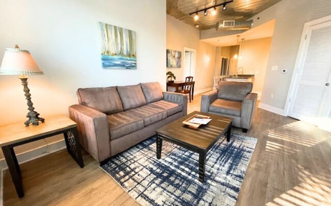 Building Photo - 705 Town Blvd