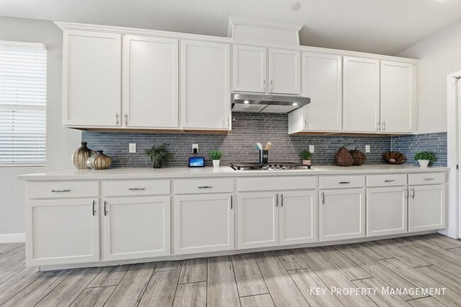 Building Photo - 5 Lilla Rosa St