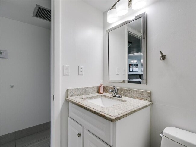 Building Photo - 3900 Galt Ocean Dr