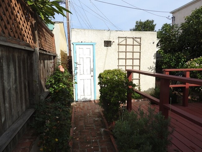 Building Photo - Charming Spanish House with Secluded Yard