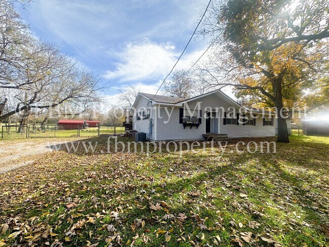 Building Photo - 605 Normandy - Charming 4 Bedroom, 2 Bathr...