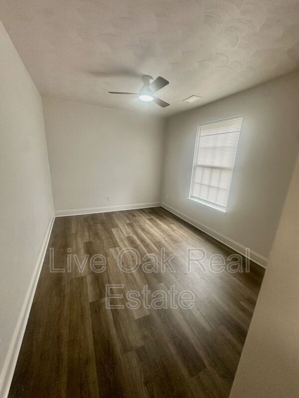 Building Photo - 1606 Parks Ave