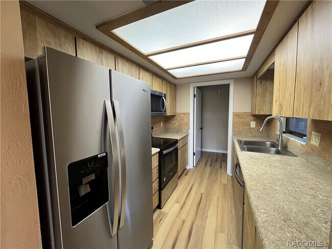 Building Photo - 790 E Gilchrist Ct