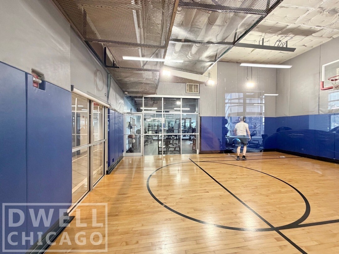 Building Photo - 545 N Dearborn St