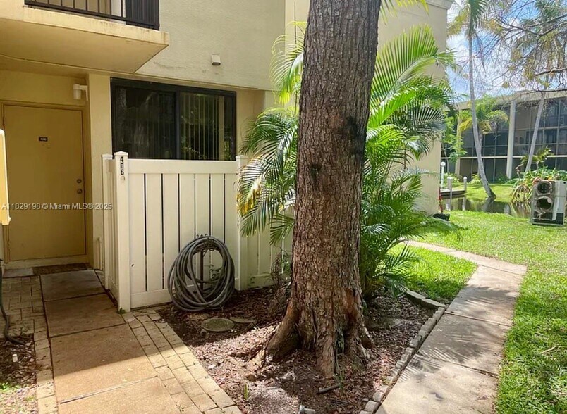 Building Photo - 2941 SW 87th Ave