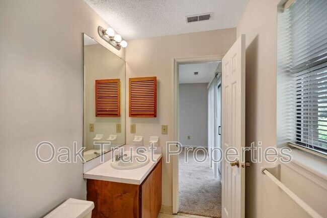 Building Photo - 593 Travelers Blvd