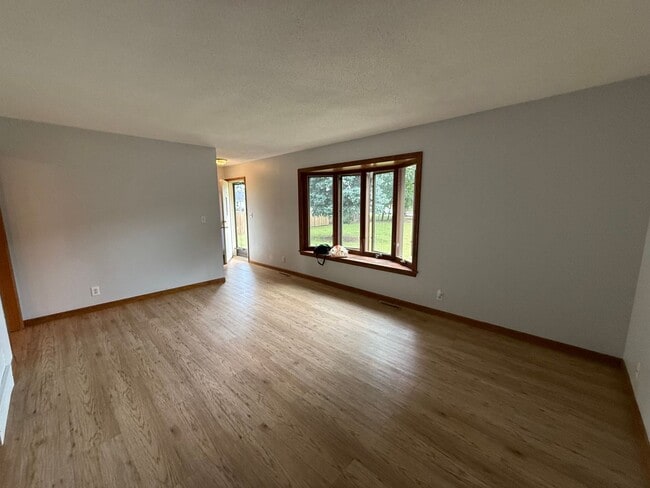 Building Photo - Bloomington 4 Bed 3 Bath SF Home available...