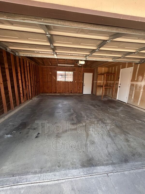 Building Photo - 1058 N Jefferson St