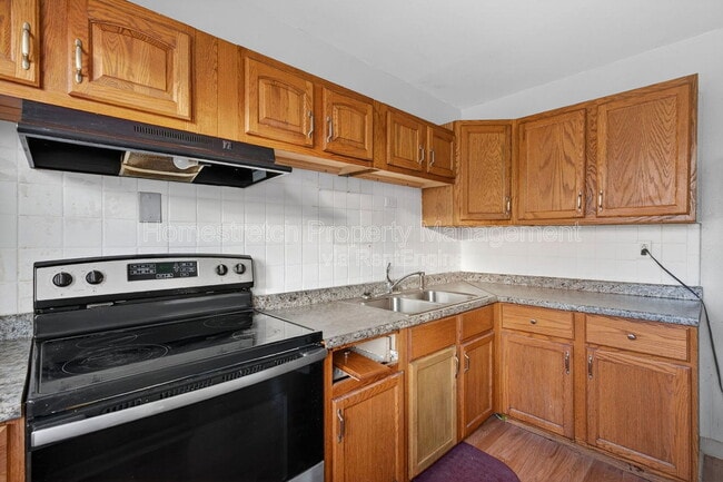 Building Photo - 9855 Medford Dr