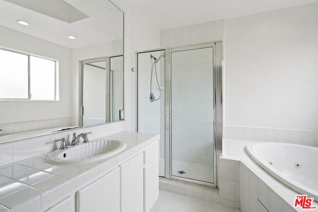 Building Photo - 1325 Arizona Ave