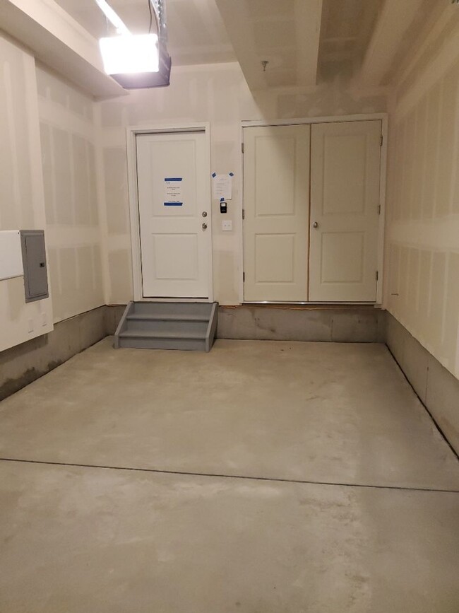 Building Photo - Fort Collins Brand New 2 Bed / 2 Bath 1st ...