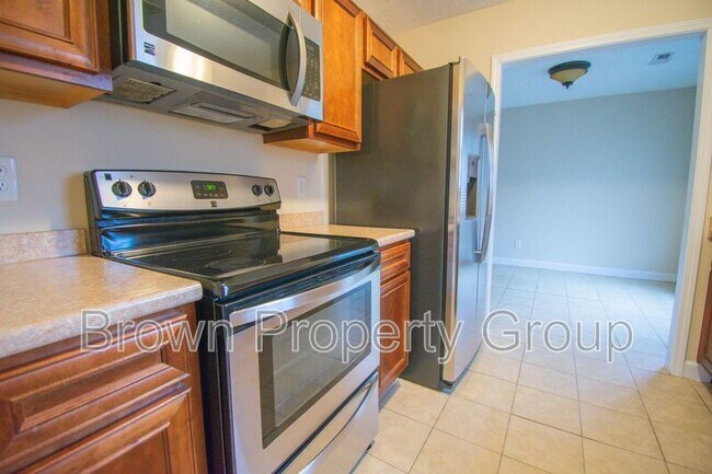 Building Photo - 7217 Pebblebrook Dr