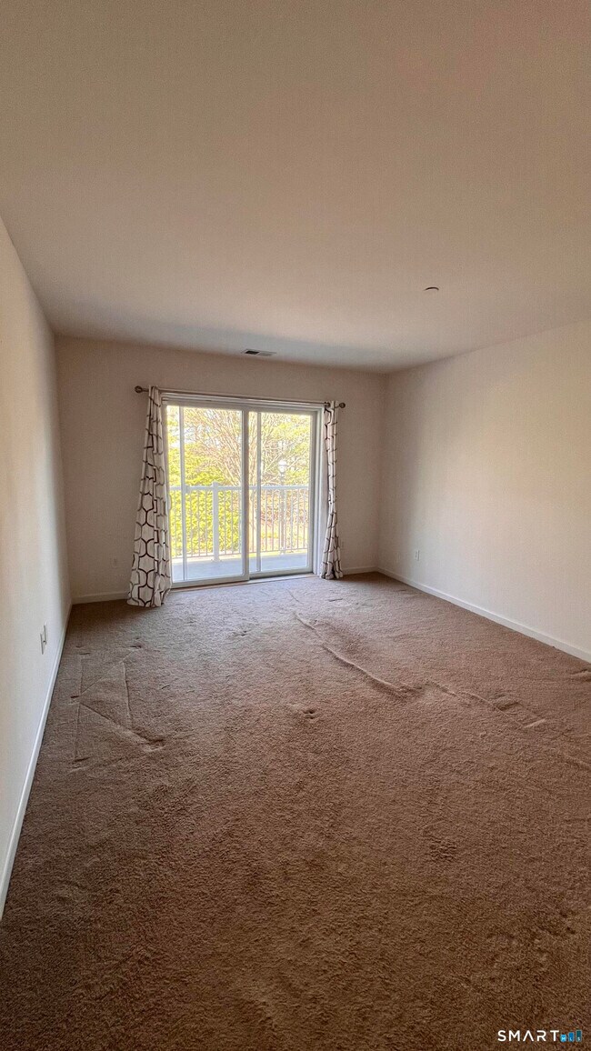 Building Photo - 26 School House Dr