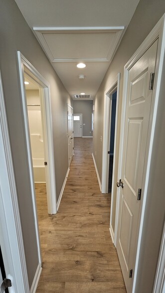 Building Photo - 2150 Windsor Ave