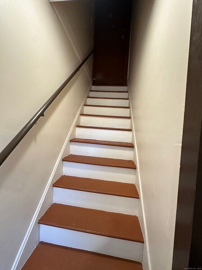 Building Photo - 1046 Main St