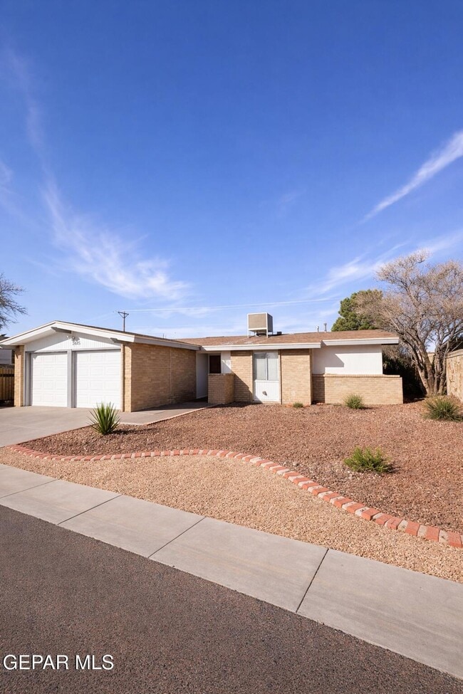 Building Photo - 3425 E Glen Dr