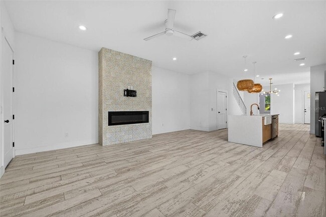 Building Photo - 611 24th Ave N