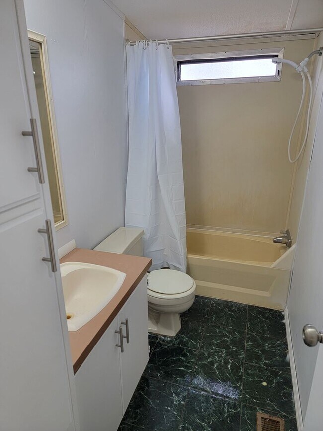 Building Photo - Adorable 3/2 in Homosassa!!