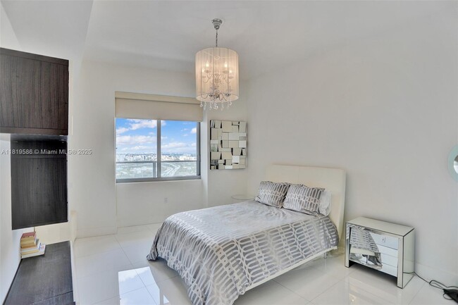 Building Photo - 1100 Biscayne Blvd