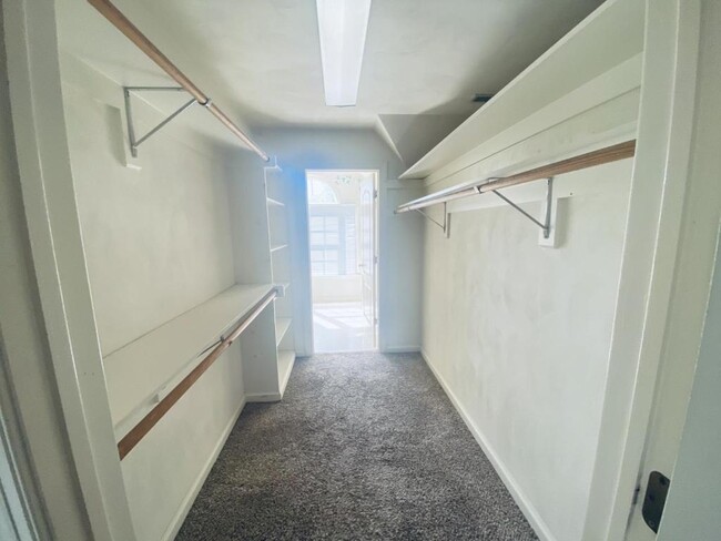 Building Photo - 700 Pleasant Way