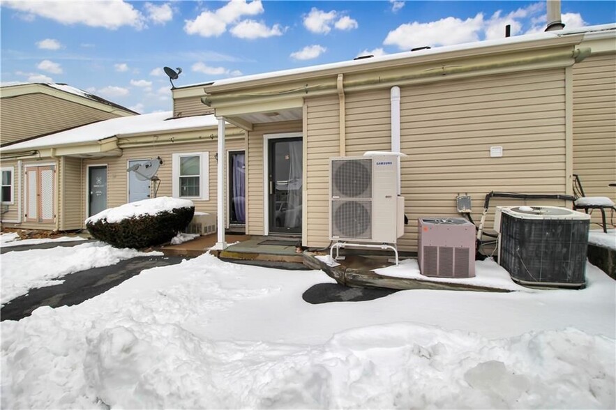 Building Photo - 55 Beach St