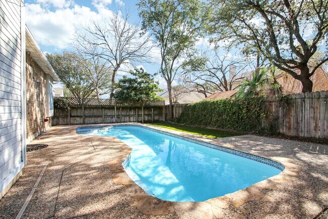 Building Photo - ***APPLICATION CURRENTLY UNDER REVIEW***Gated Lost Oaks Home with Private Pool & First-Floor Prim...